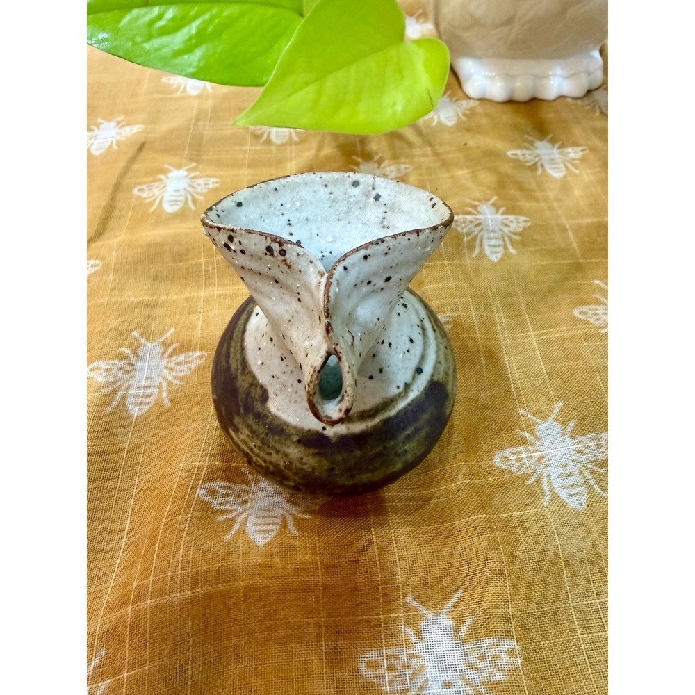 Vintage Studio Pottery Weed Pot, Small Pinch Neck Bud Vase, Speckled Stone - Picture 6 of 7